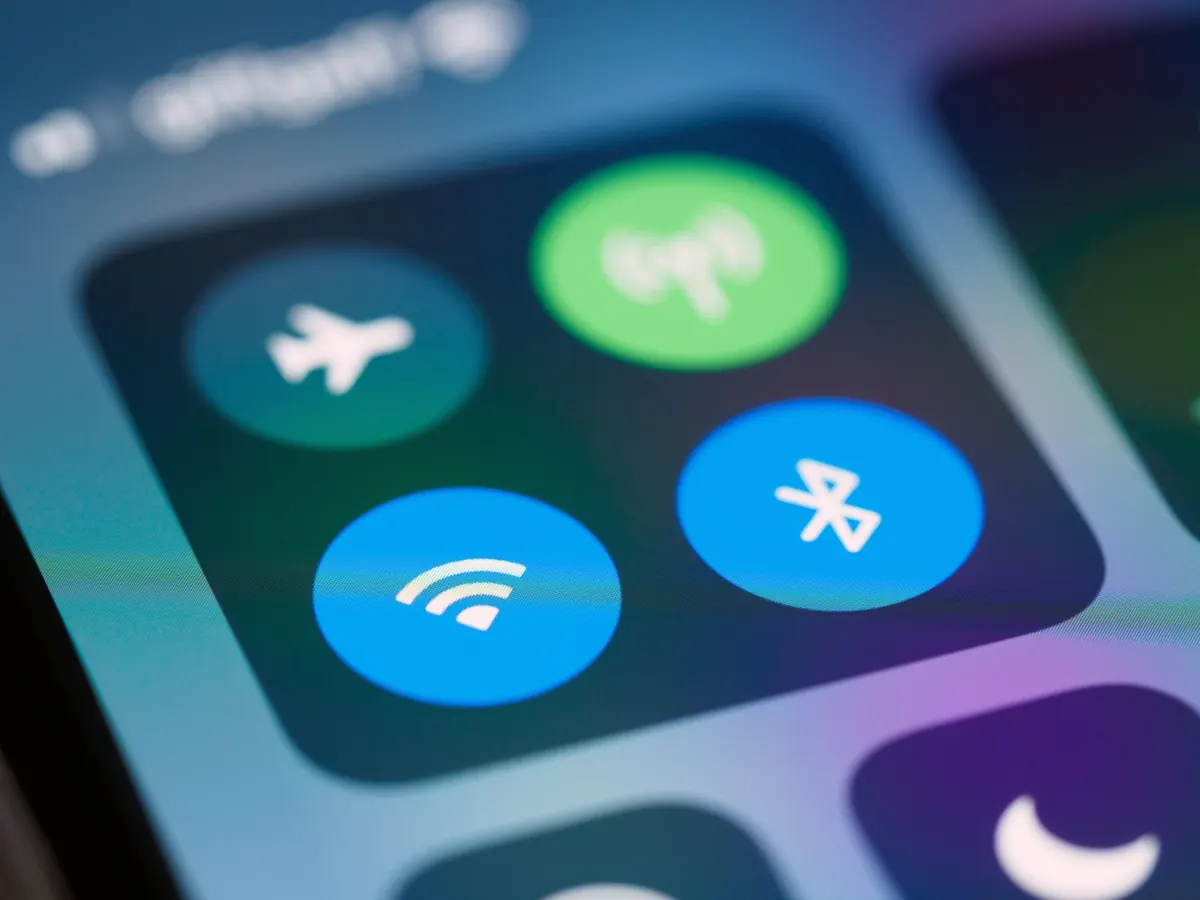 Mesh Wi-Fi vs Range Extenders: Which Fixes Dead Zones Better?